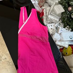 Lululemon Fuchsia V neck Tank Top size M